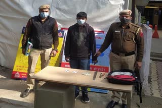kishangarh-police-caught-thief-red-handed-in-students-room-while-stealing