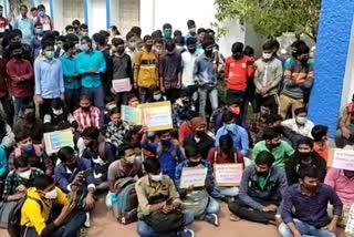 Students protest over offline exam in Contai