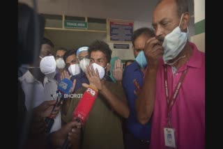 babu gallery  babu discharged from hospital  babu's rescue  pictures of babu who was trapped in mountain cliff  ബാബു ആശുപത്രി വിട്ടു  ബാബുവിന് പലക്കാട് ആശുപത്രിയില്‍ നിന്ന് ഹൃദ്യമായ യാത്രയയപ്പ്