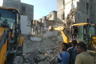 rajiv-ratan-awas-yojana-flats-collapsed-in-bawana-rescue-operation-continues