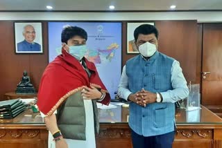 mp-by-raghavendra-meets-union-civil-aviation-minister-jyotiraditya-scindia