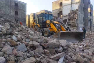 dozens-of-flats-of-rajiv-ratan-awas-yojana-collapsed-in-bawana-many-people-buried-under-rubble