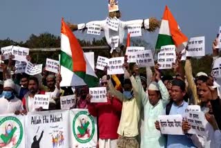 people-protest-in-jamshedpur-over-karnataka-hijab-controversy