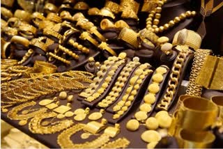 gold price  gold price rising in kerala  international gold price reflects in gold price in kerala  കേരളത്തിലെ സ്വര്‍ണ വില  കേരളത്തിലെ ഒരു പവന്‍ സ്വര്‍ണത്തിന്‍റെ വില  കേരളത്തിലെ സ്വര്‍ണ വില വിര്‍ധനവിന്‍റെ കാരണം