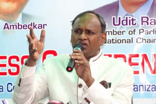 Amid Hijab issue, Congress leader Udit Raj kicks up another row, asks women to 'wear jeans instead of saris and salwars'