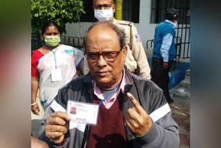 CPIM leader Ashok Bhattacharya Casts Vote
