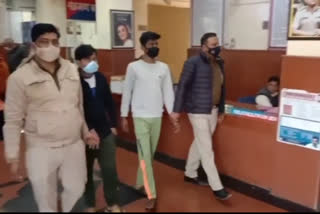 पुलिस की गिरफ्त में आरोपी