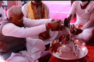 Governor of MP worship Lord Rajeshwar