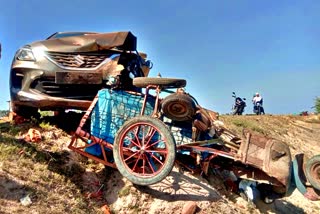 Bike jugaad rickshaw hit by car in Jaipur