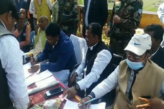 jansunwai-in-latehar-villagers-gave-forest-lease-application-to-finance-minister-rameshwar-oraon