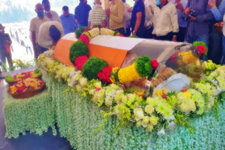 Industrialist Rahul Bajaj cremated with full state honours