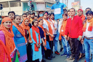 Rashtriya Bajrang Dal, Antarashtriya Hindu Parishad protests against Valentine's day in Agra