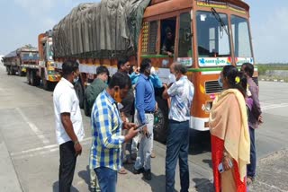 தீவிர வாகன தணிக்கையில் குடிமைப்பொருள் குற்றப்புலனாய்வு பிரிவு அலுவலர்கள், tn Civil Supplies Corporation officers in Intensive Vehicle Audit