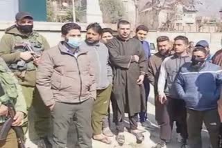 DDC Member Visits Zawoora Srinagar: ڈی ڈی سی ممبر انجینئر اعجاز حسین نے زوورہ سرینگر کا دورہ کیا