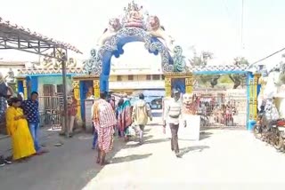 gold chain loot in loknath temple