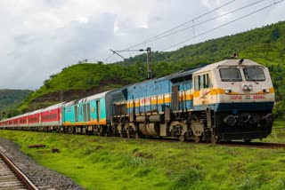 Railway Recruitment 2022: મધ્ય રેલ્વેમાં હજારો ભરતી, જાણો ક્યારે છે છેલ્લી તારીખ