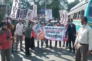 Protest against e-retail liquor service