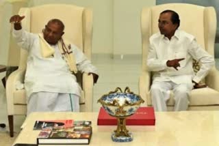 KCR with Deve Gowda (file photo)