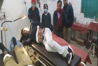police-jawan-beaten-in-dhanbad-treatment-going-on-in-snmmch
