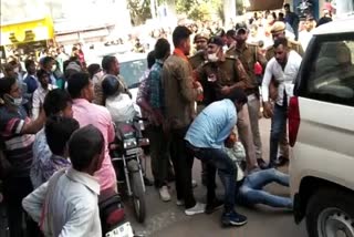 ABVP workers show black flags to Minister of State Dr. Subhash Garg