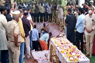 channaveera kanavi   funeral complited in dharwada