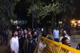 Get a second free with a bottle of liquor in Delhi Huge crowd outside liquor shops