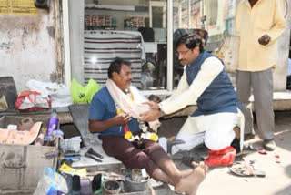 Rajya Sabha MP Dr Sumer Singh Solanki honoured the cobblers