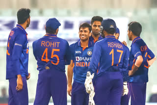 Ravi Bishnoi shines on debut: Indian bowlers restrict WI for 157/7