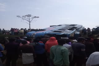 Katni high speed bus overturned uncontrollably