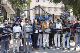 Sanitation workers demonstrated demanding fulfillment of promise of making job permanent