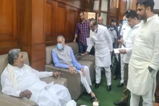 siddaramaiah-and-speaker-kageri-talking-each-other