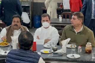 RAHUL GANDHI ATE BREAD ON A DHABA IN RAJPURA