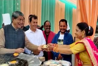 Harish Rawat bakes Tikki in Haldwani