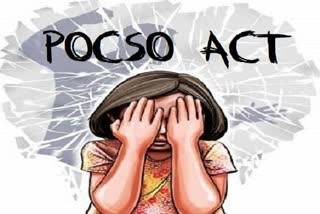 Pocso act:பள்ளி மாணவிகளிடம் அத்துமீறிய ஆங்கில பாட ஆசிரியர் கைது