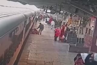 Gwalior RPF jawan save elder women