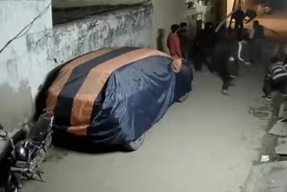 fight over car parking in faridabad