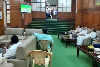 protesting-congress-leaders-watching-cricket-match