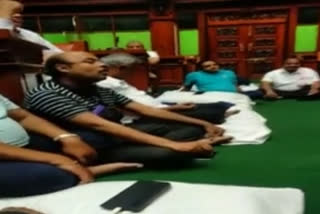 Cong MLAs continue overnight protest