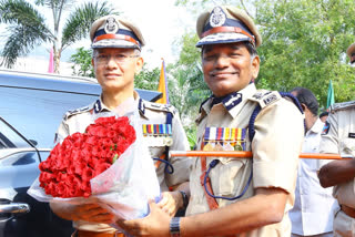 Sawang presenting a bouquet to KV Rajendranath Reddy