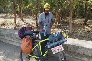 Travel to India bicycle: પ્રકૃતિને માણવા અને તાણથી મુક્ત બનાવવા તમિલનાડુનો યુવાન સાયકલ પર નીકળ્યો ભારત પ્રવાસે