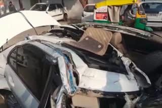 mercedes-car-hit-truck-in-palam-delhi