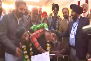 Conjoined twins cast their votes at Amritsar