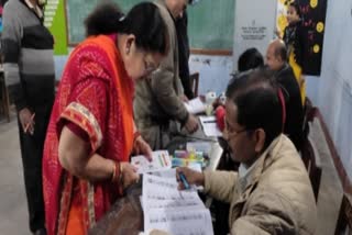 Kanpur Mayor Pramila flaunts Election Commission orders to register FIR