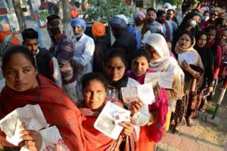 Punjab polls: Sidhu, Badal others cast vote
