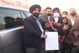 Punjab Polls: Conjoined twins cast their votes in Amritsar