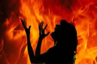 woman sets on fire for rejecting physical relation