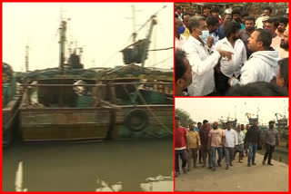 Fishermen problems at vishaka over stopping boats without informing about president fleet review