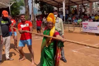 Mumbai Mayor Kishori Pednekar played tug of war game