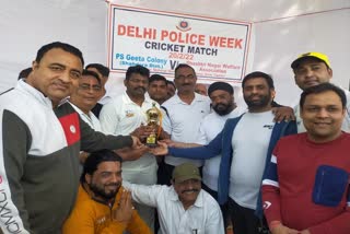 cricket-match-between-rwa-and-police-in-delhi