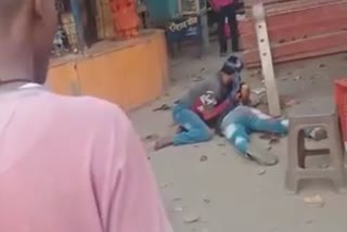 Video viral of drunken man assault in Raipur